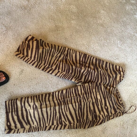 Cotton animal print capris - Picture 1 of 4